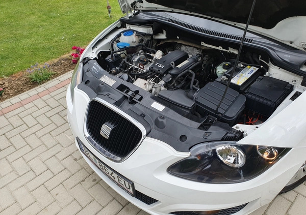 Seat Leon cena 16900 przebieg: 163485, rok produkcji 2010 z Wąchock małe 667